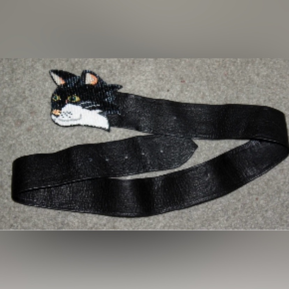 AUTHENTIC MARY B HETZ
BEADED CAT BELT - LEATHER BELT WITH HAND BEADED CAT'S HEAD